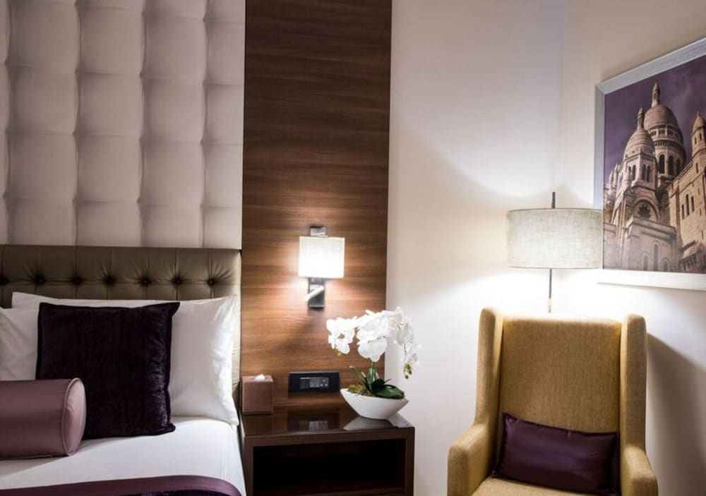 The Envoy Hotel 38/50