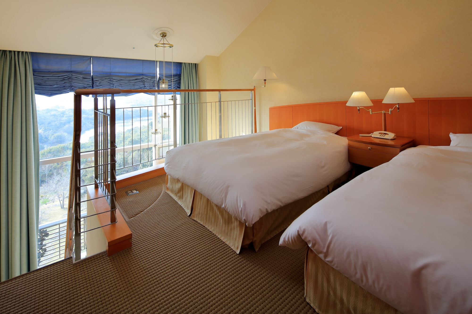 Maisonette, Twin Beds