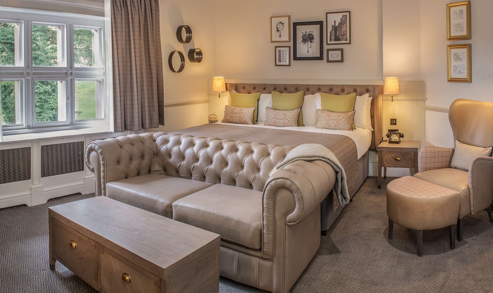 De Vere Latimer Estate 24/50