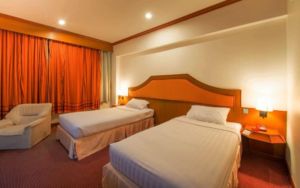 Thepnakorn Hotel 16/48