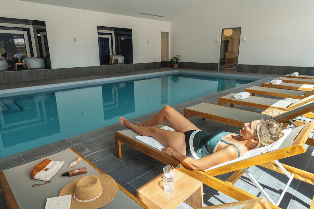 swimming pool spa