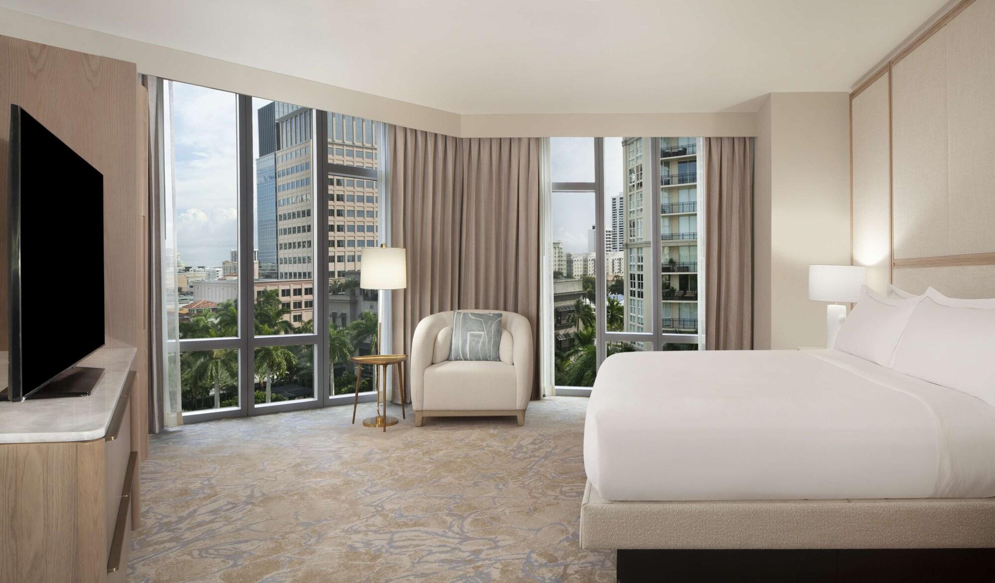 1 Bedroom, Suite, Pool View, Executive Level