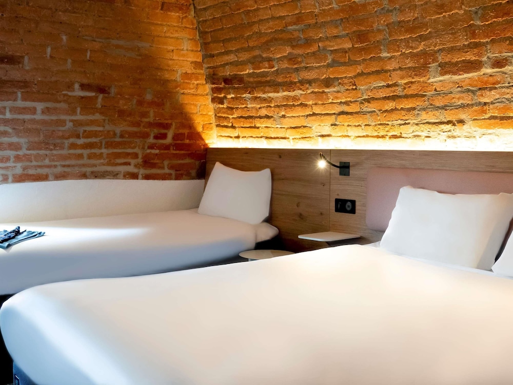 Superior, Multiple Beds