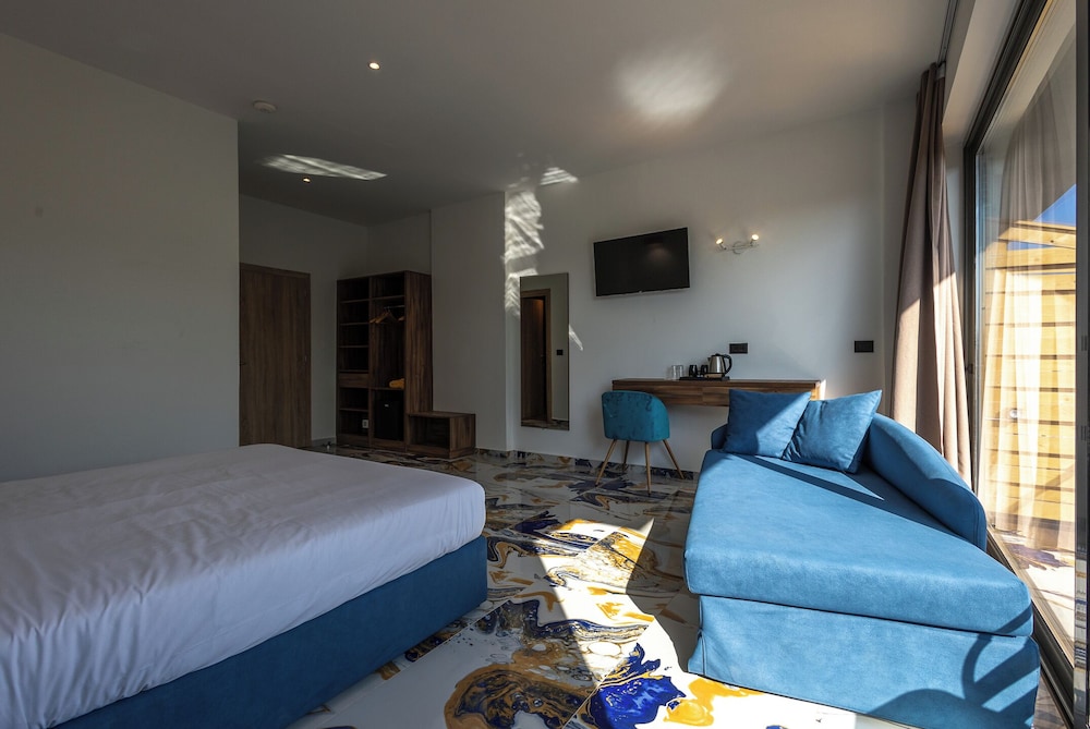 Blue Water Resort 21/60