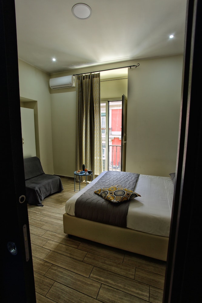 Napoli City Rooms 6/49
