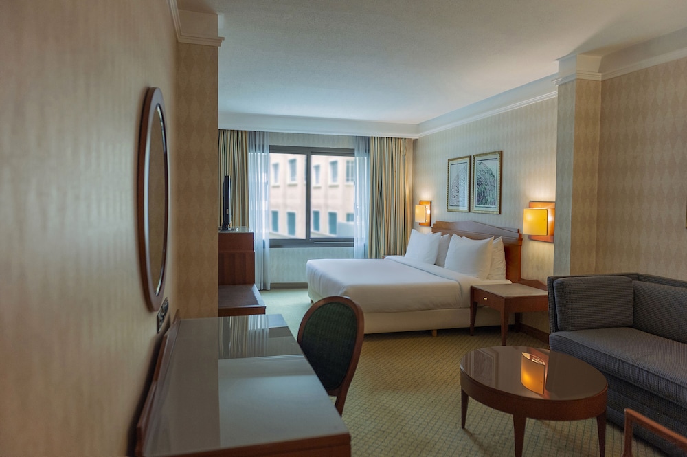 غرفة تنفيذية بسريرين كوين مع دخول الصالة لذوي الإعاقة، Radisson Blu Martinez Beirut 6/8