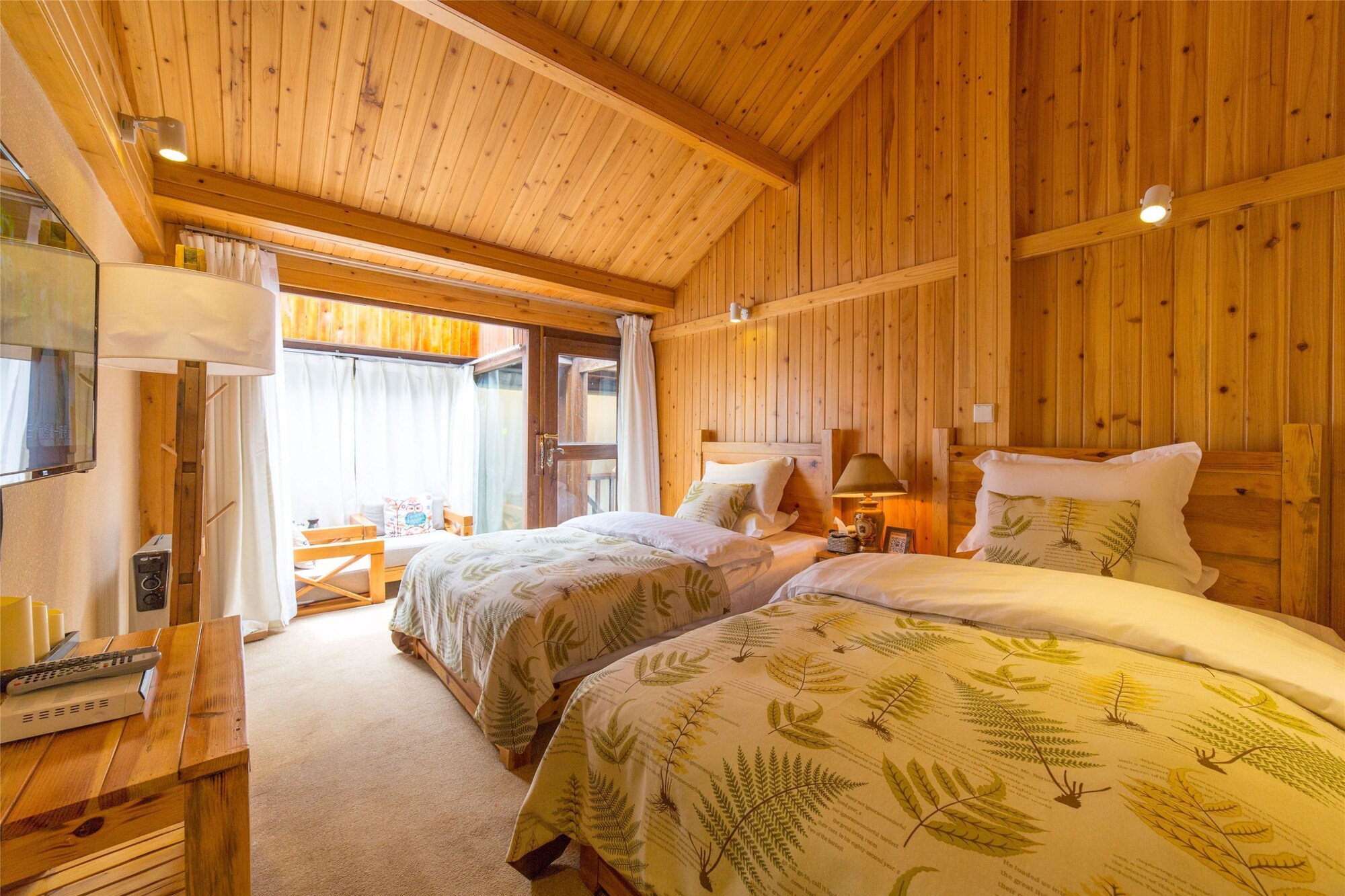 Boutique, Twin Beds