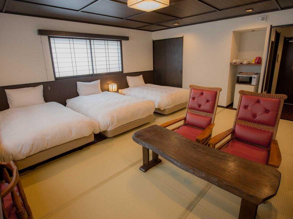 ROOM, TRIPLE