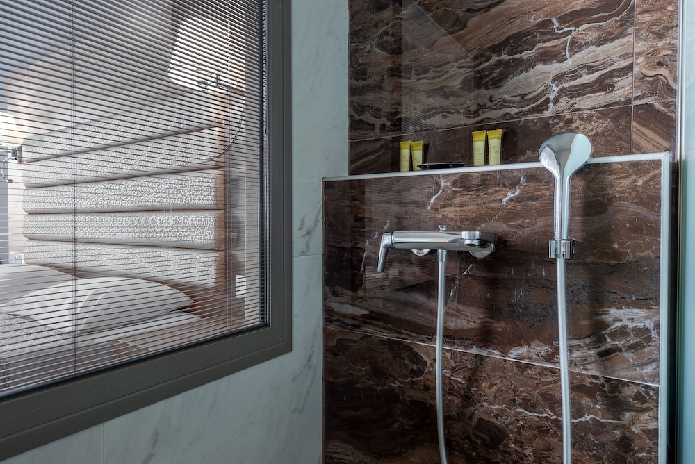Dionysos Hotel Suites 45/68