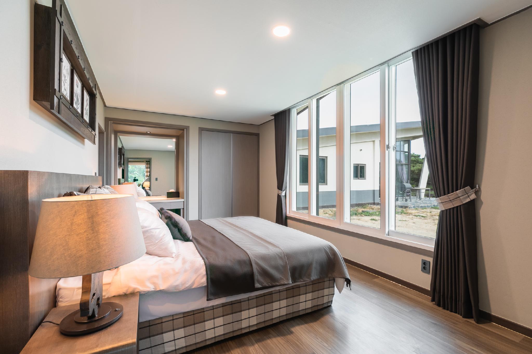 Royal, Lucerne, Suite, River View
