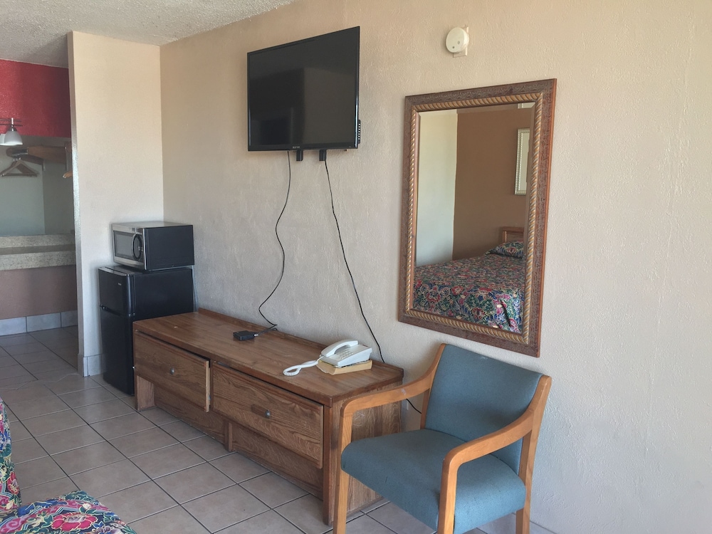 Budget Inn 27/43