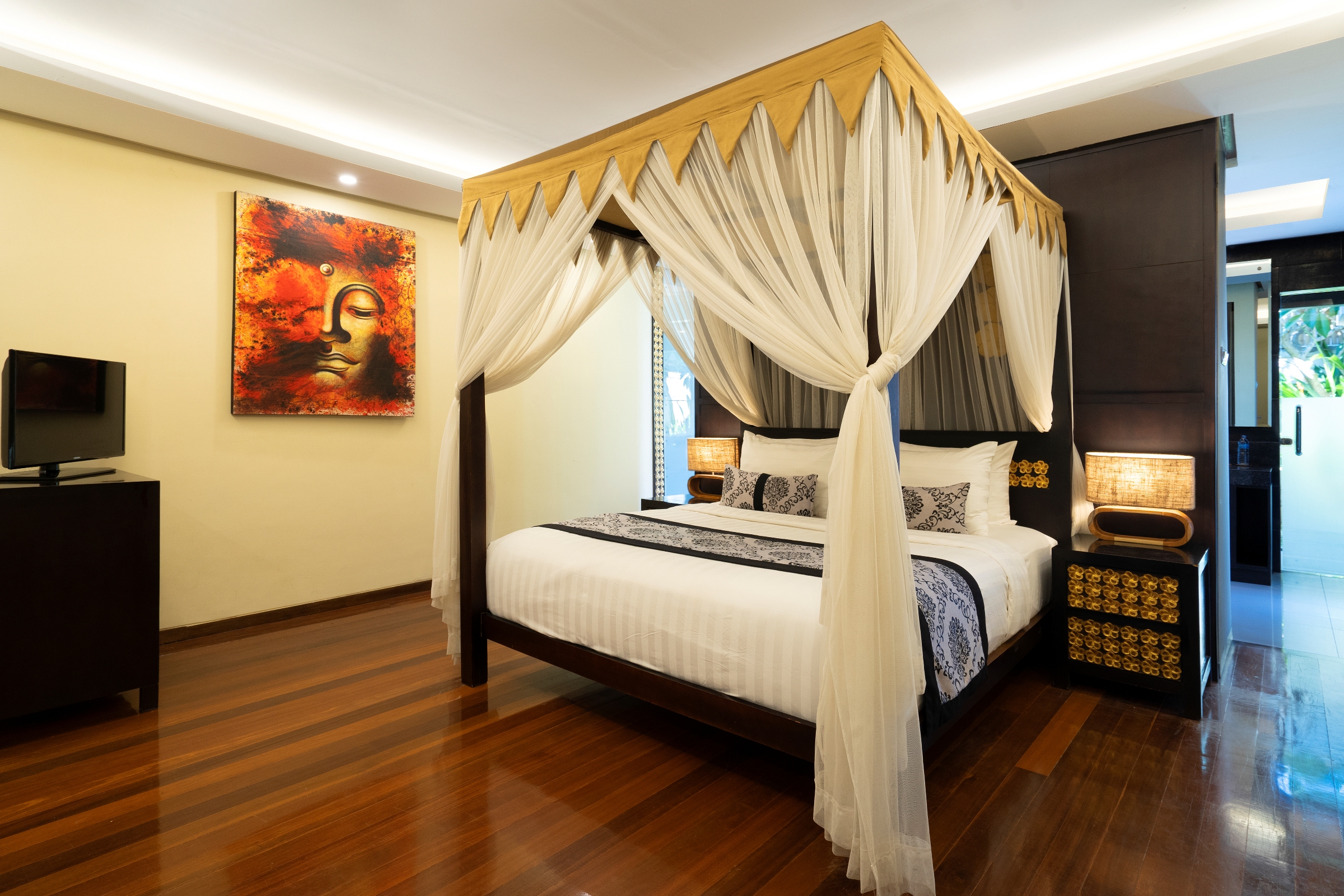 2 BEDROOMS, POOL, VILLA