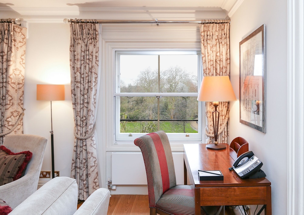 Cheval Hyde Park Gate 22/61