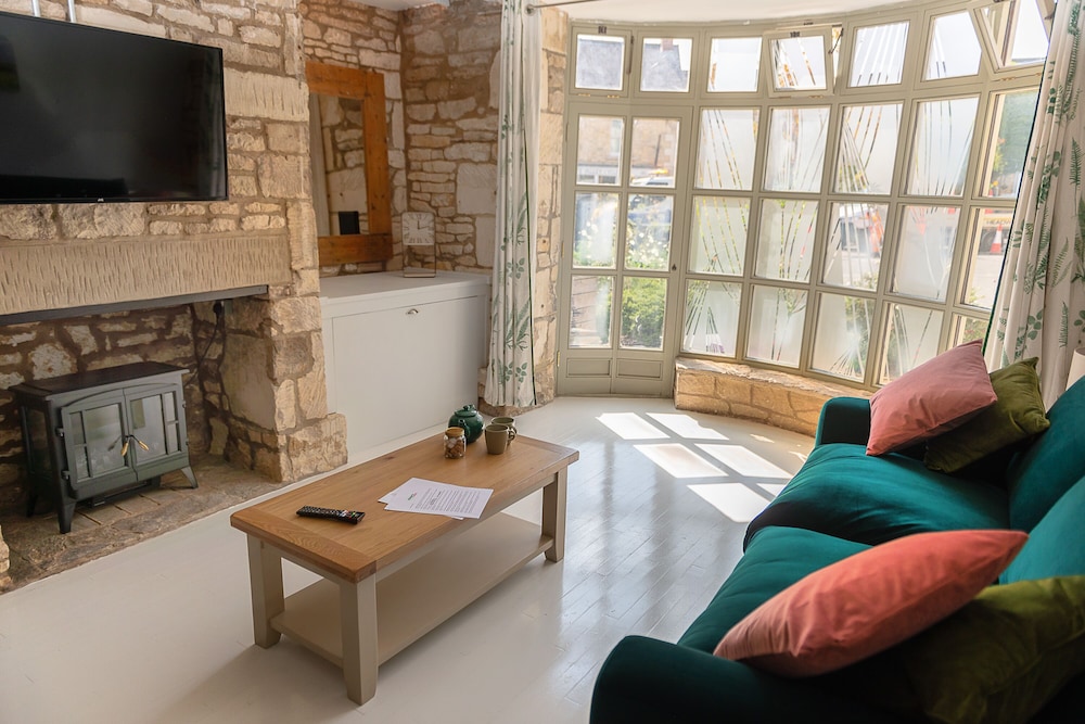 Wild Garlic Restaurant Rooms 24/37