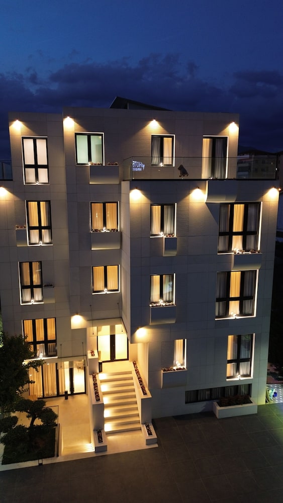 Arbnor Hotel in TIRANA