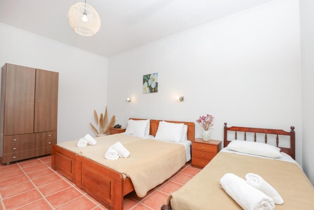 THREE STARS BEACH HOTEL 18/60