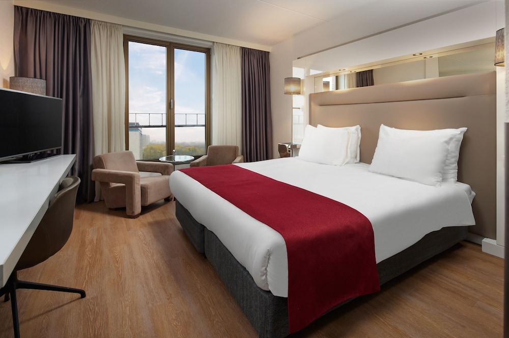 SUPERIOR, DOUBLE OR TWIN BED, GARDEN VIEW