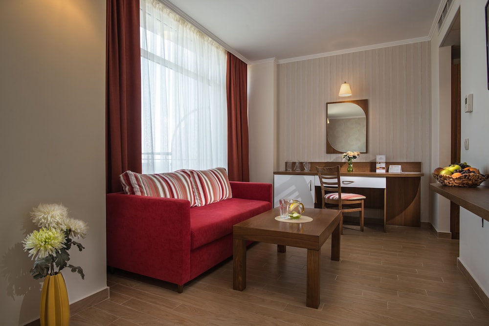 Miramar Hotel 19/50