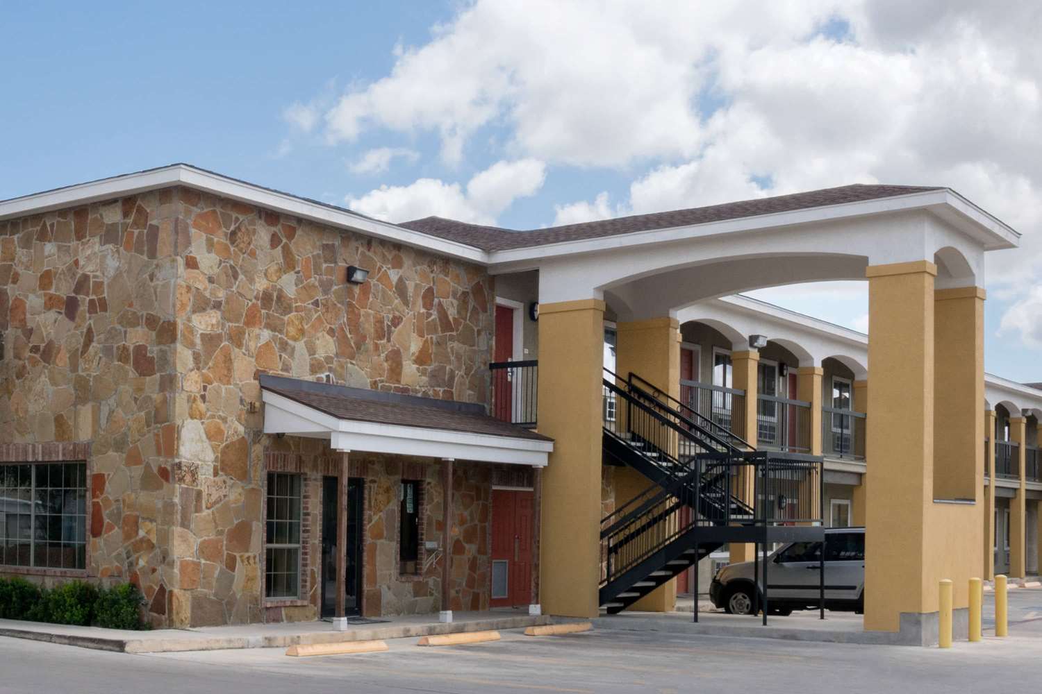 Super 8 by Wyndham San Antonio Near Fort Sam Houston 2/6