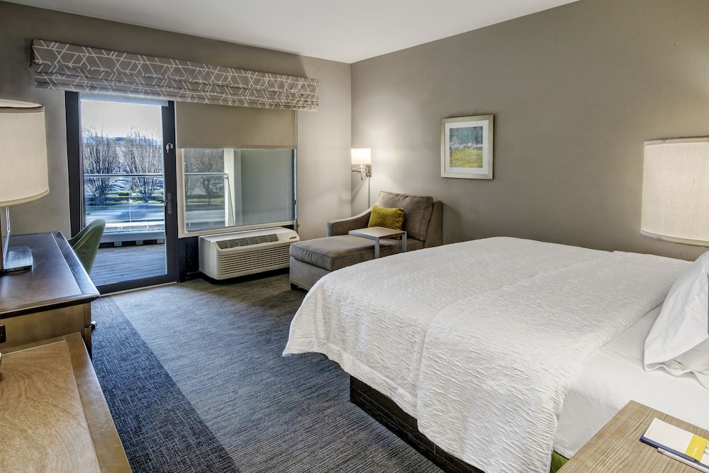 Hampton Inn and Suites San Jose Airport 13/30