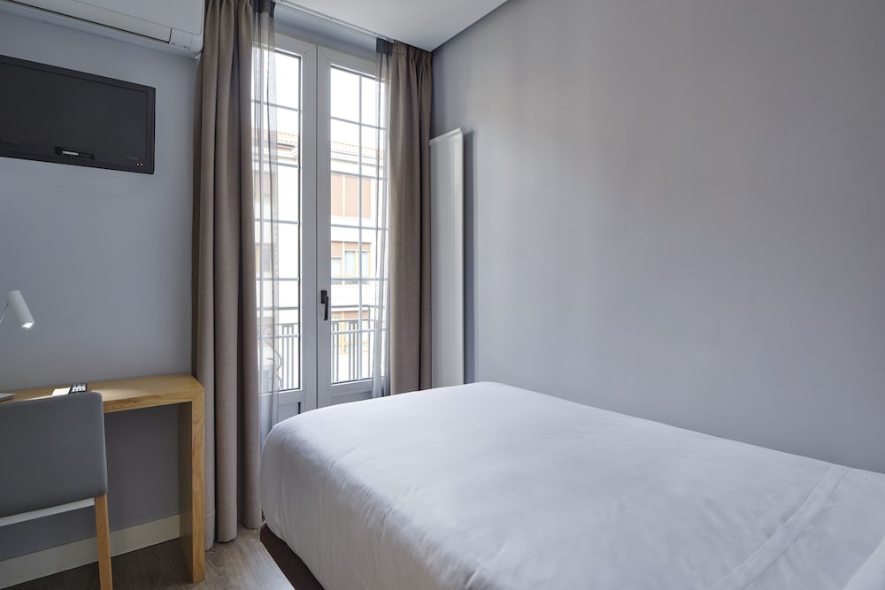 HOTEL AVENIDA(aka Husa Avenida) 24/52