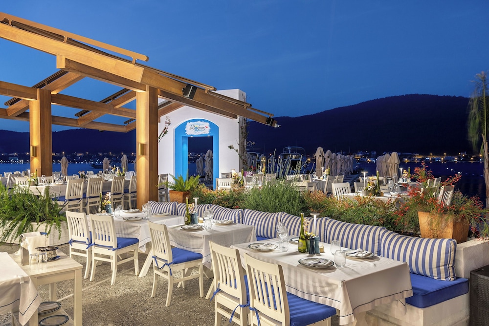 Titanic Luxury Collection Bodrum 63/74