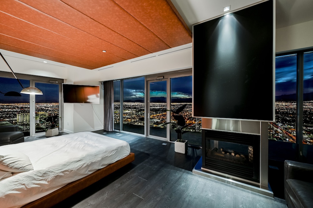 StripViewSuites at Palms Place 44/79