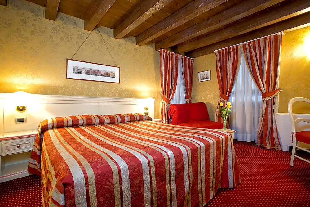 SUPERIOR, DOUBLE OR TWIN BED