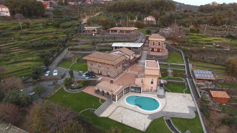 Antico Borgo Petralia 45/47