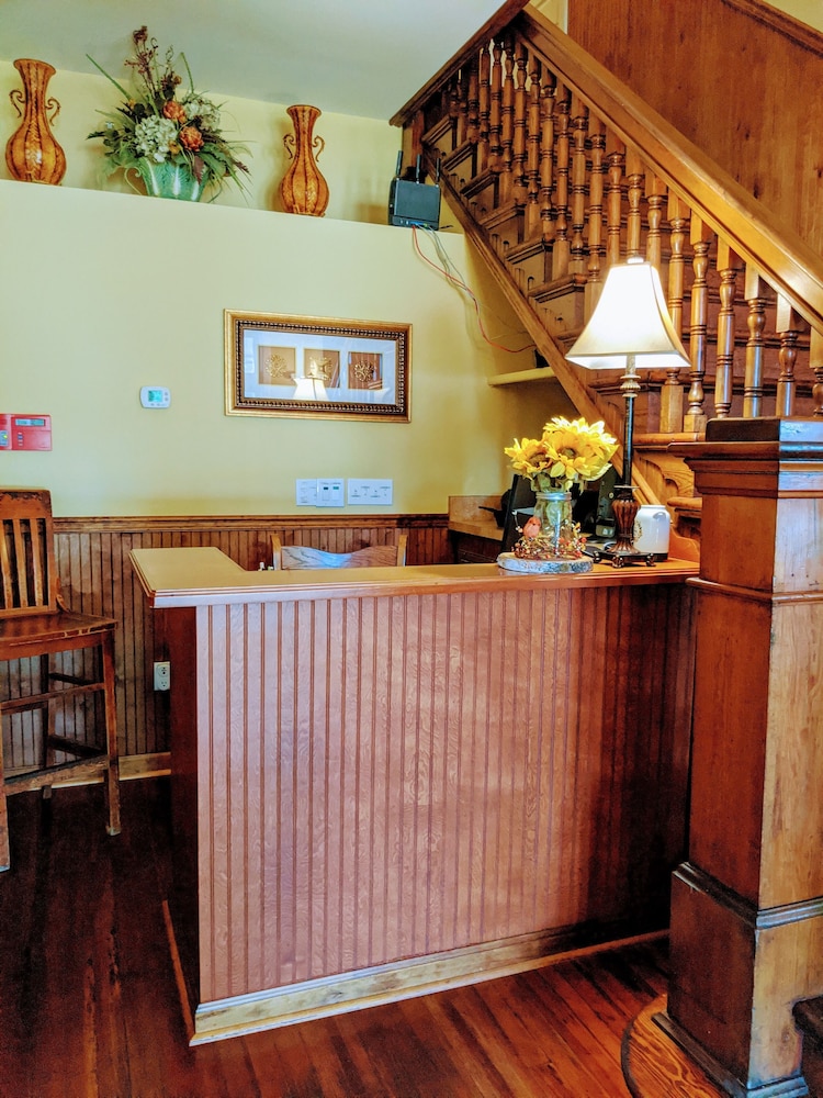 Grand Lux Inn 3/47