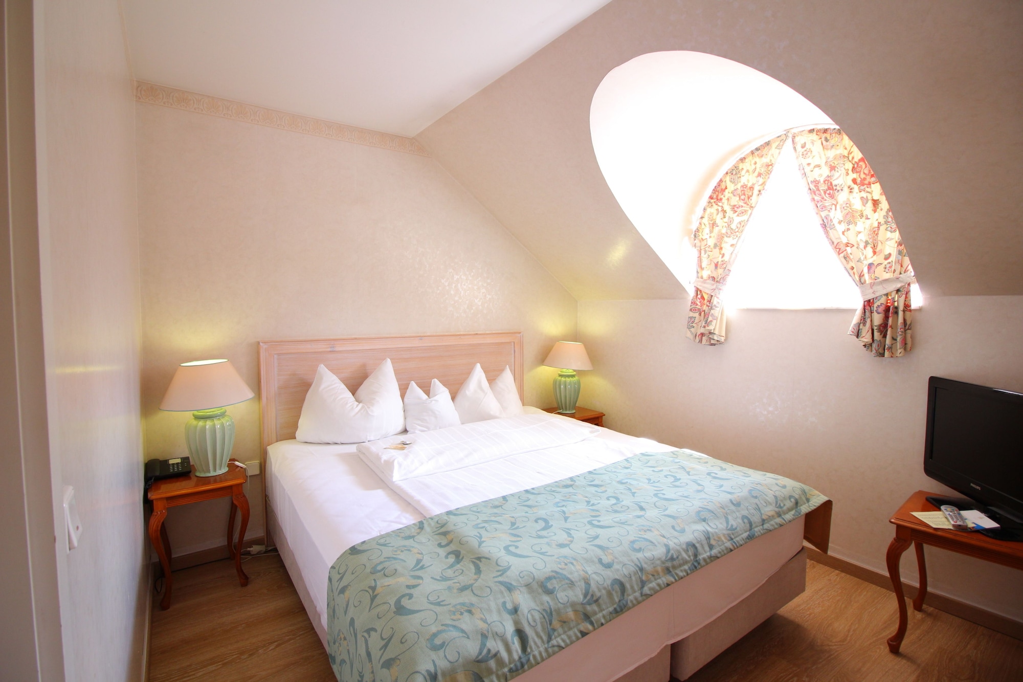 غرفة قياسية بسرير مزدوج، Hotel Am Muhlenteich Schwelm 3/5