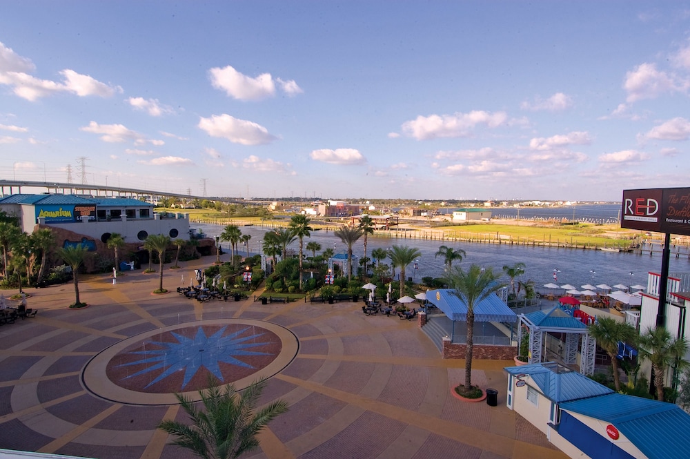 Kemah Boardwalk Inn 36/50