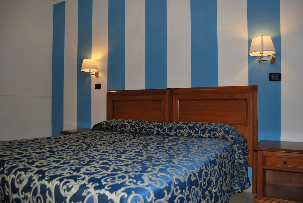 Coluccini Hotel 12/33