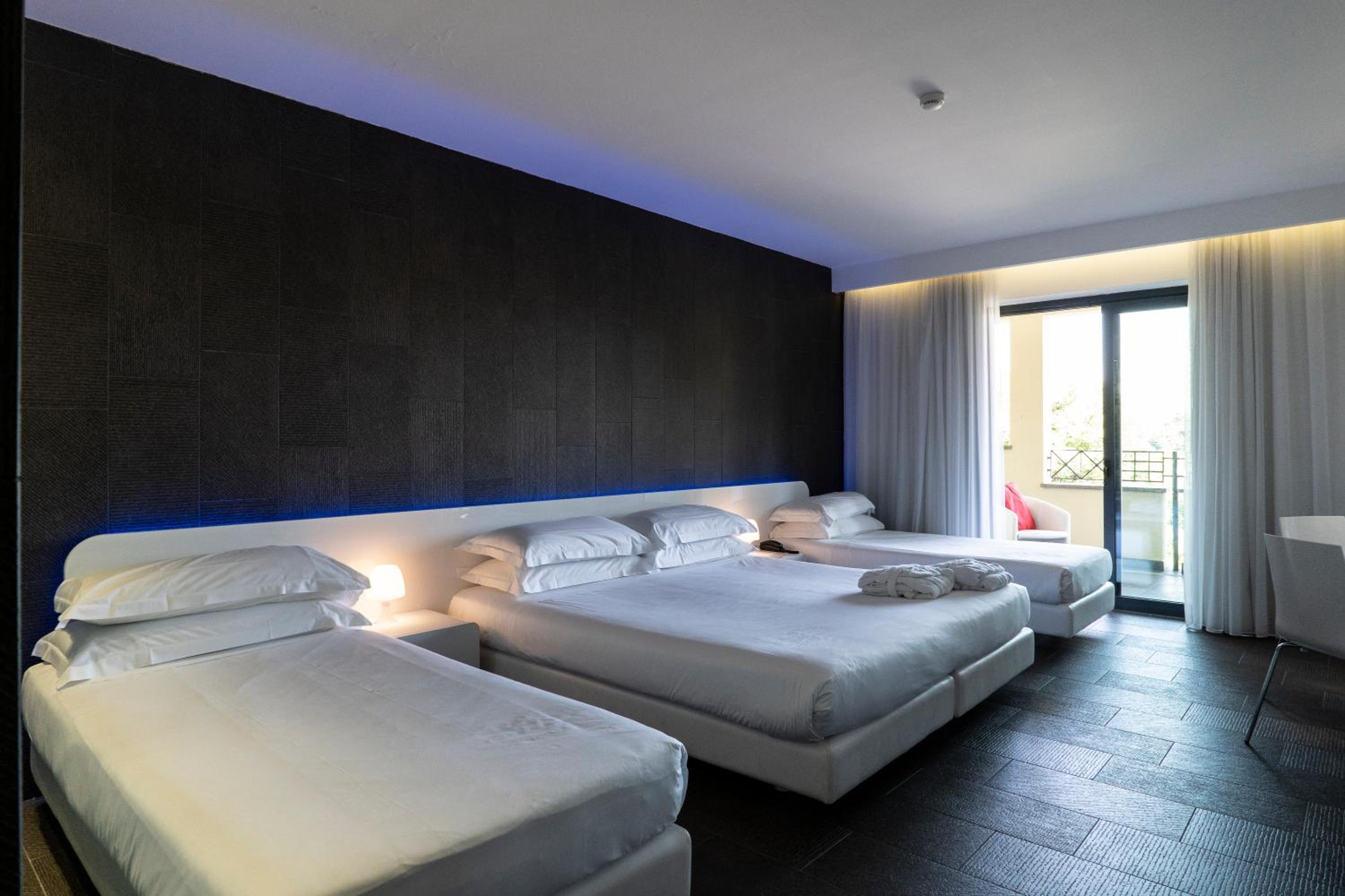 Room, Quadruple, Balcony