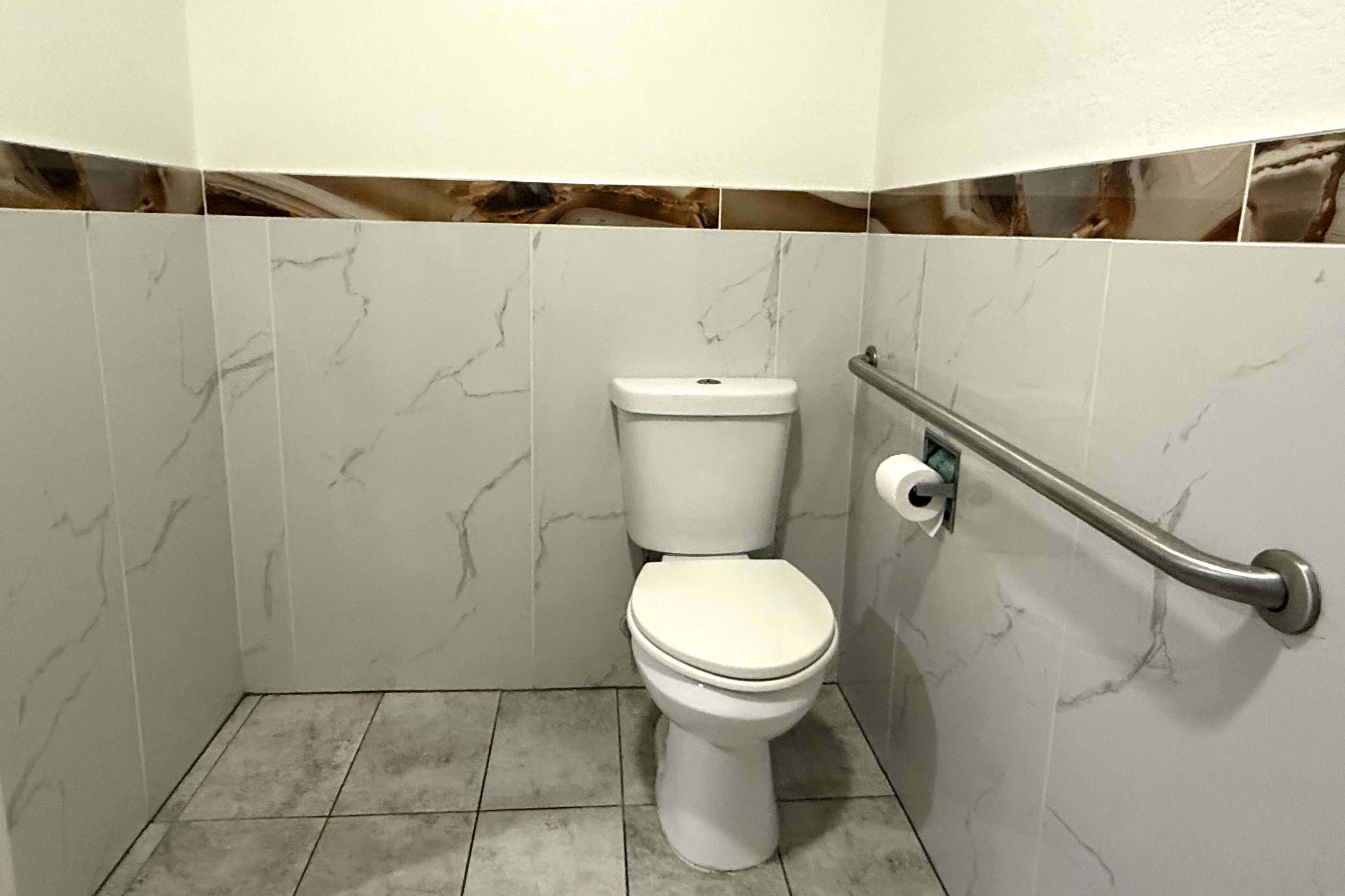 Hotel O Regency Suites Houston - IAH Beltway 8 30/37