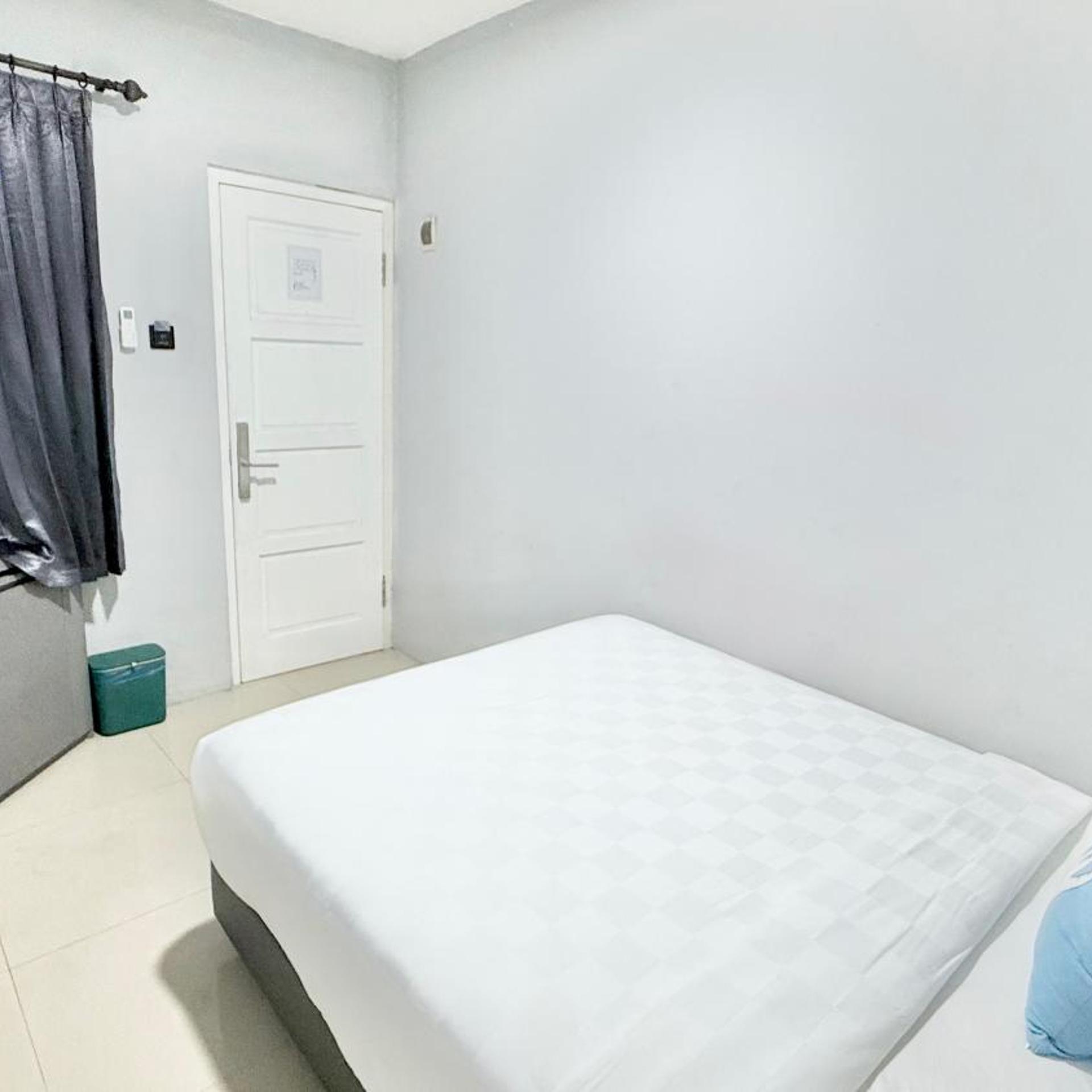 Hotel With OK 18/50