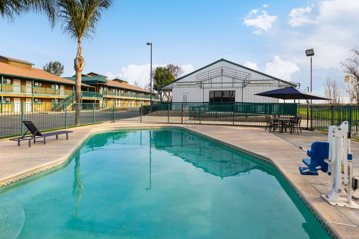 Red Lion Inn & Suites Lemoore 10/18