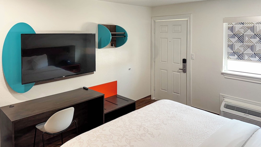 Motel6 Galveston, TX - Beach/Seawall 37/48