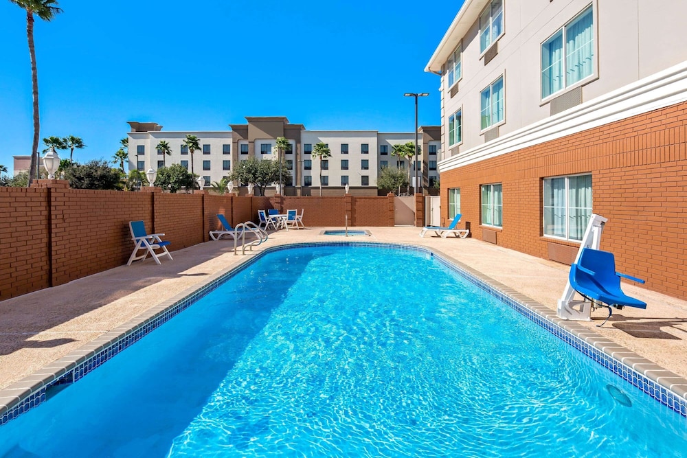 La Quinta Inn & Suites by Wyndham Pharr North McAllen 55/58