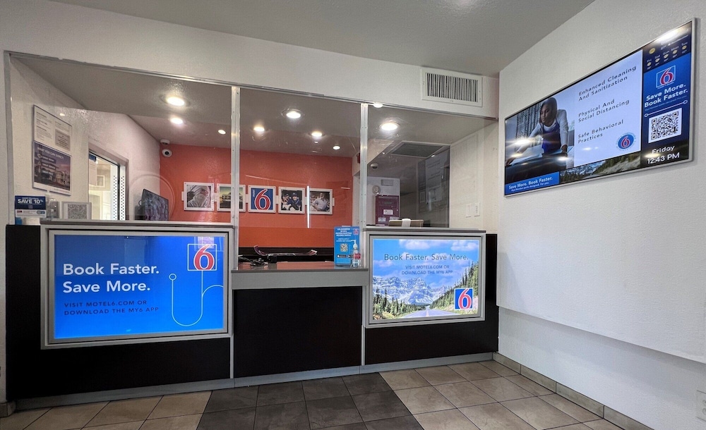 Lobby at Motel6 Bakersfield, CA - South, BAKERSFIELD - CA