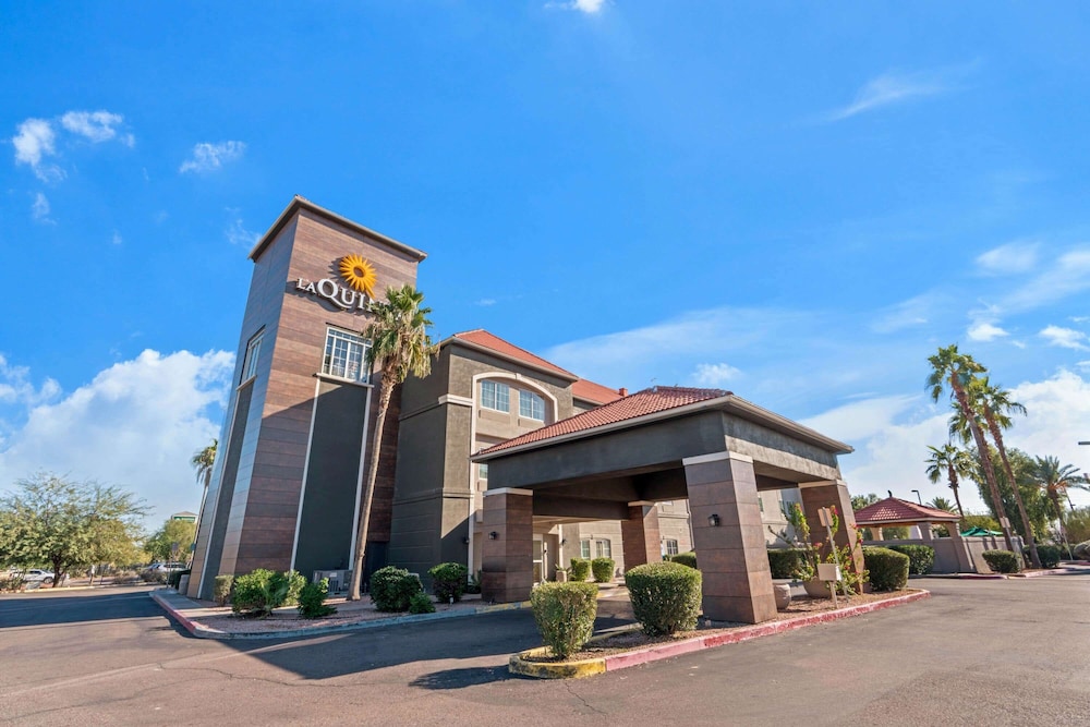 La Quinta Inn and Suites Phoenix I-10 West 1/50