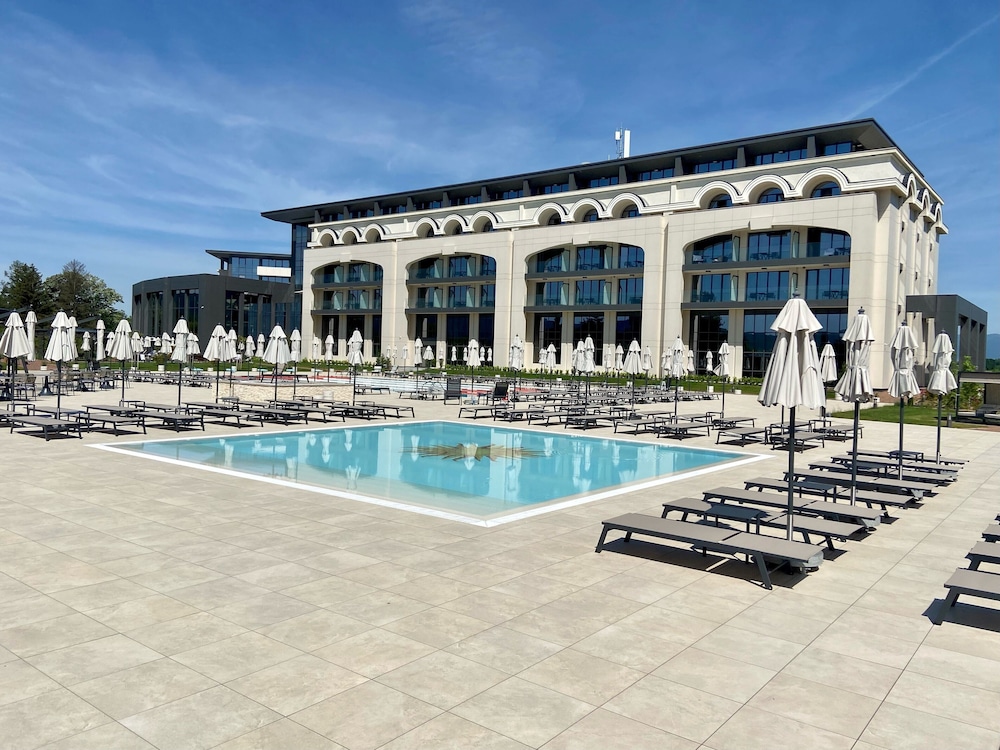 Kings' Valley Medical & Spa 1/50