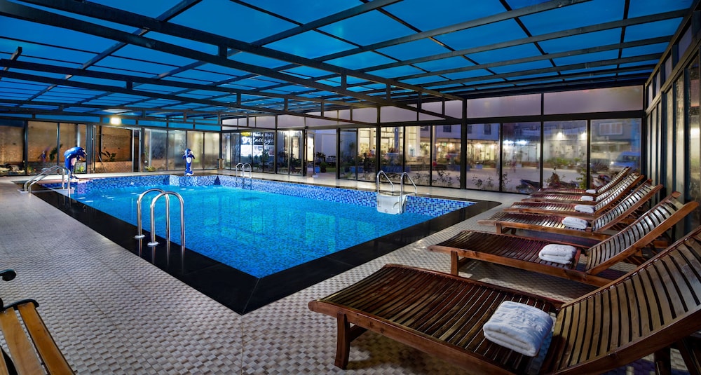 Freesia Hotel 42/72