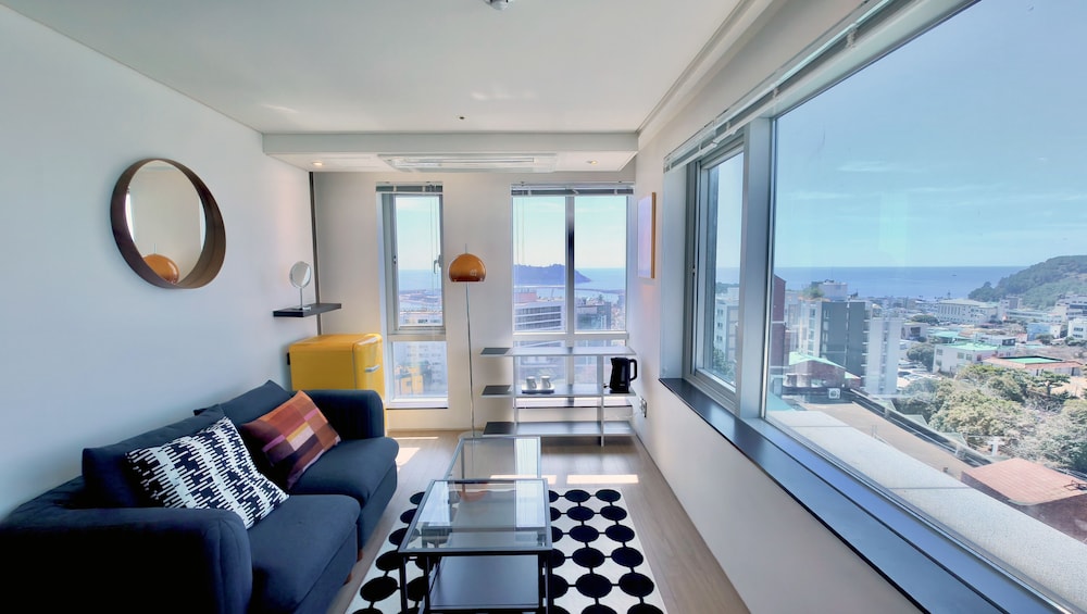 The First70 Hotel 35/50