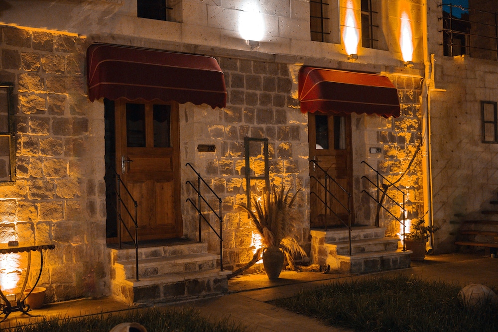 Cavusin Cave House 1/50