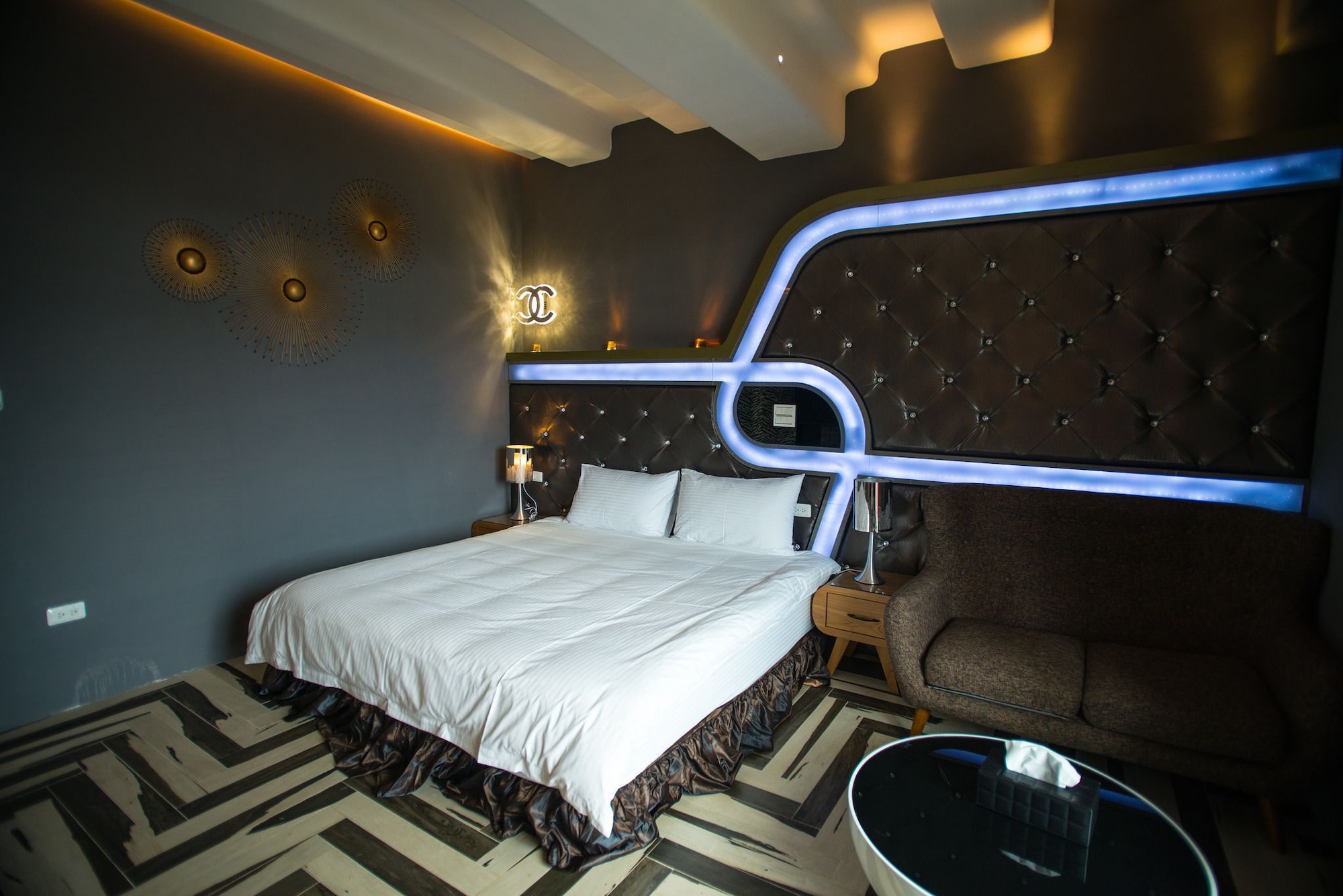 1 BEDROOM, SIGNATURE, DOUBLE BED, MOUNTAIN VIEW