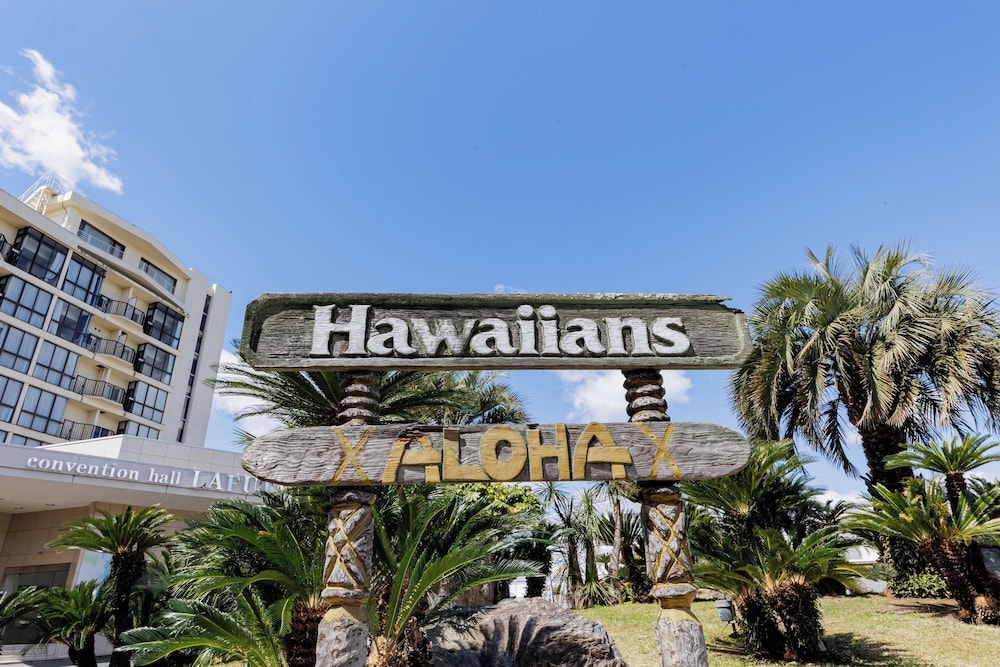 Hotel Hawaiians 1/44