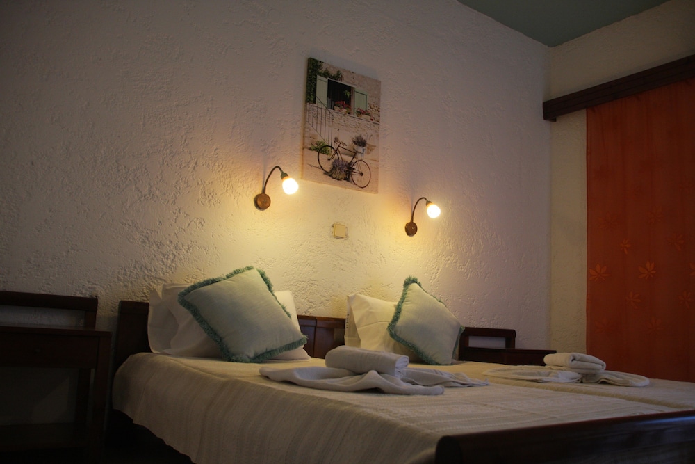 غرفة ثلاثية بثلاثة أسرّة