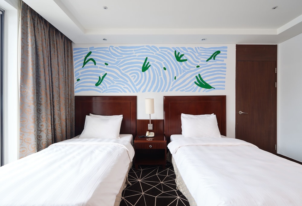 Art Standard, Twin Beds