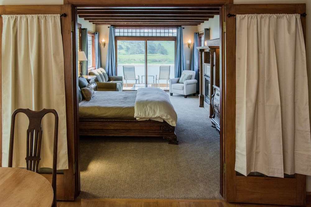 Jenner Inn 40/78